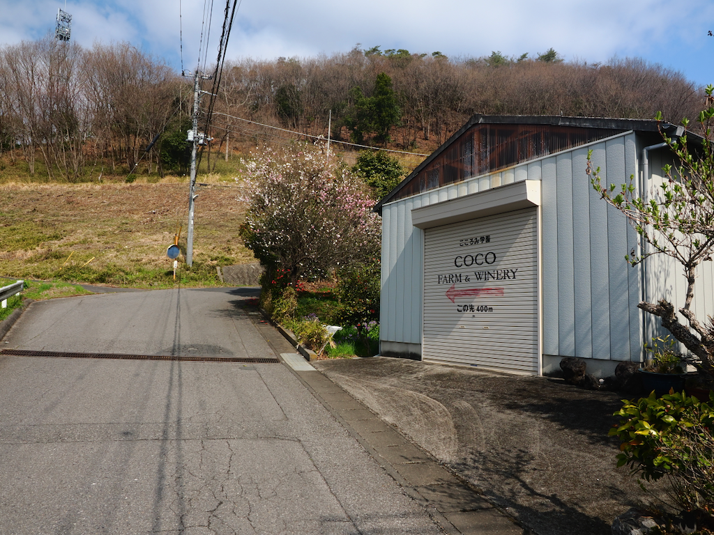 バス停留所近くにある案内